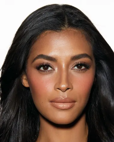 Pillow_Talk_Intense__Cheek_to_Chic_blush_model14_R2