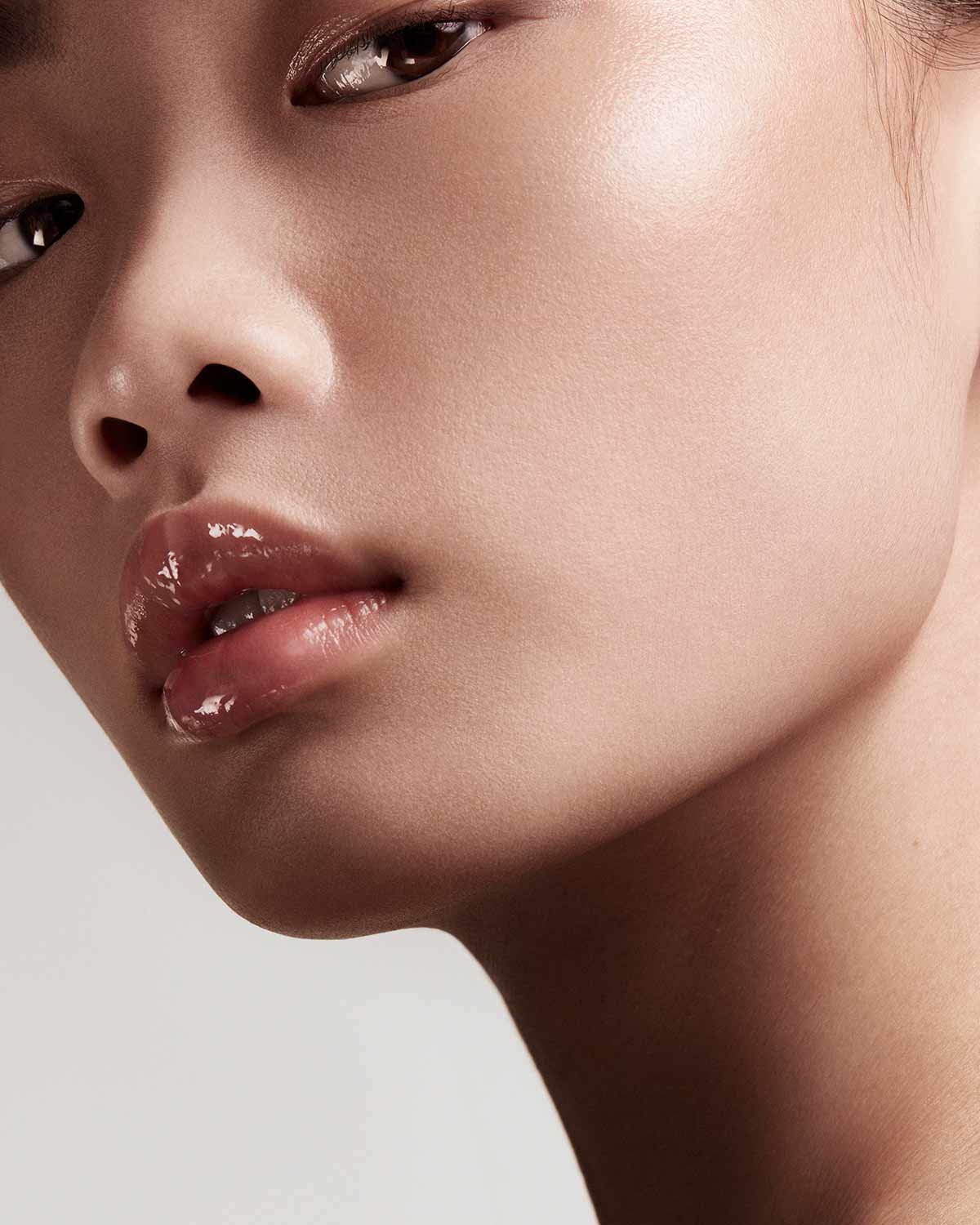 FENTY BEAUTY Gloss Bomb Universal Lip Luminizer - REF 06 GLASS SLIPPER – Image 2