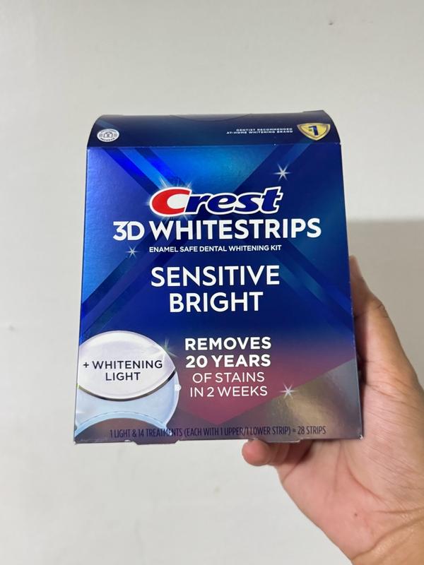Crest 3DWhitestrips Sensitive bright + Kit de blanchiment des dents à domicile à lumière LED - 14 traitements – Image 4
