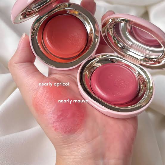 Rare Beauty Stay Vulnerable Melting Blush – Nearly Apricot – Image 3